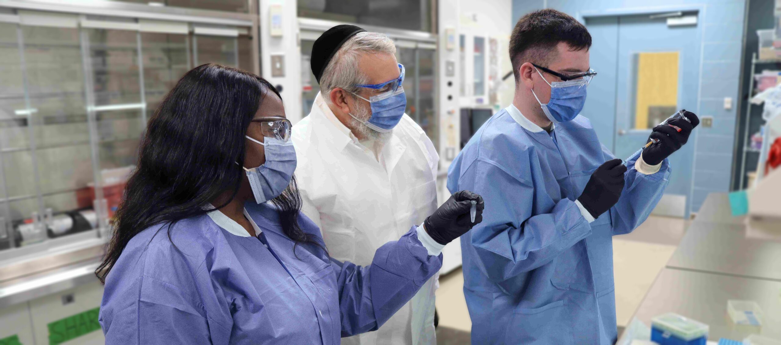 Army scientist mentoring faculty participants on research supporting Army modernization.